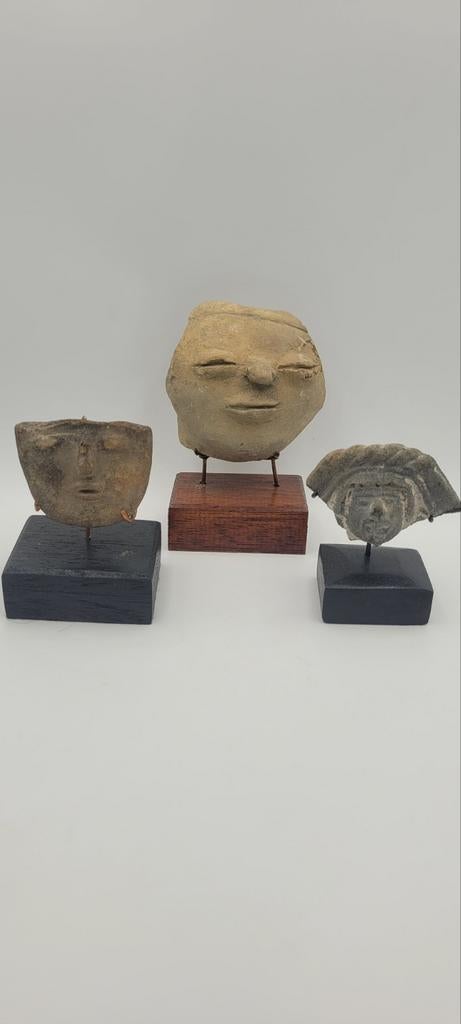 3 Mooie pre-columbiaanse hoofdjes uit Ecuador, Ophalen