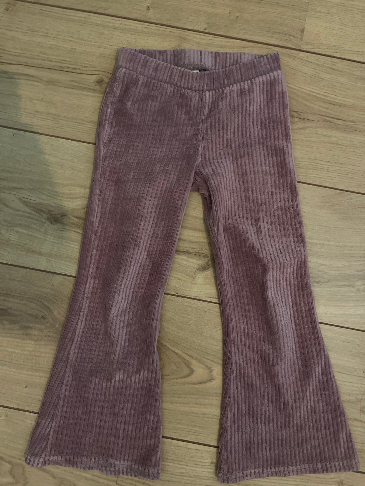 Ribfluwelen flared broek voor meisjes - Maat 98/104, Ophalen, Zo goed als nieuw, Meisje, Broek