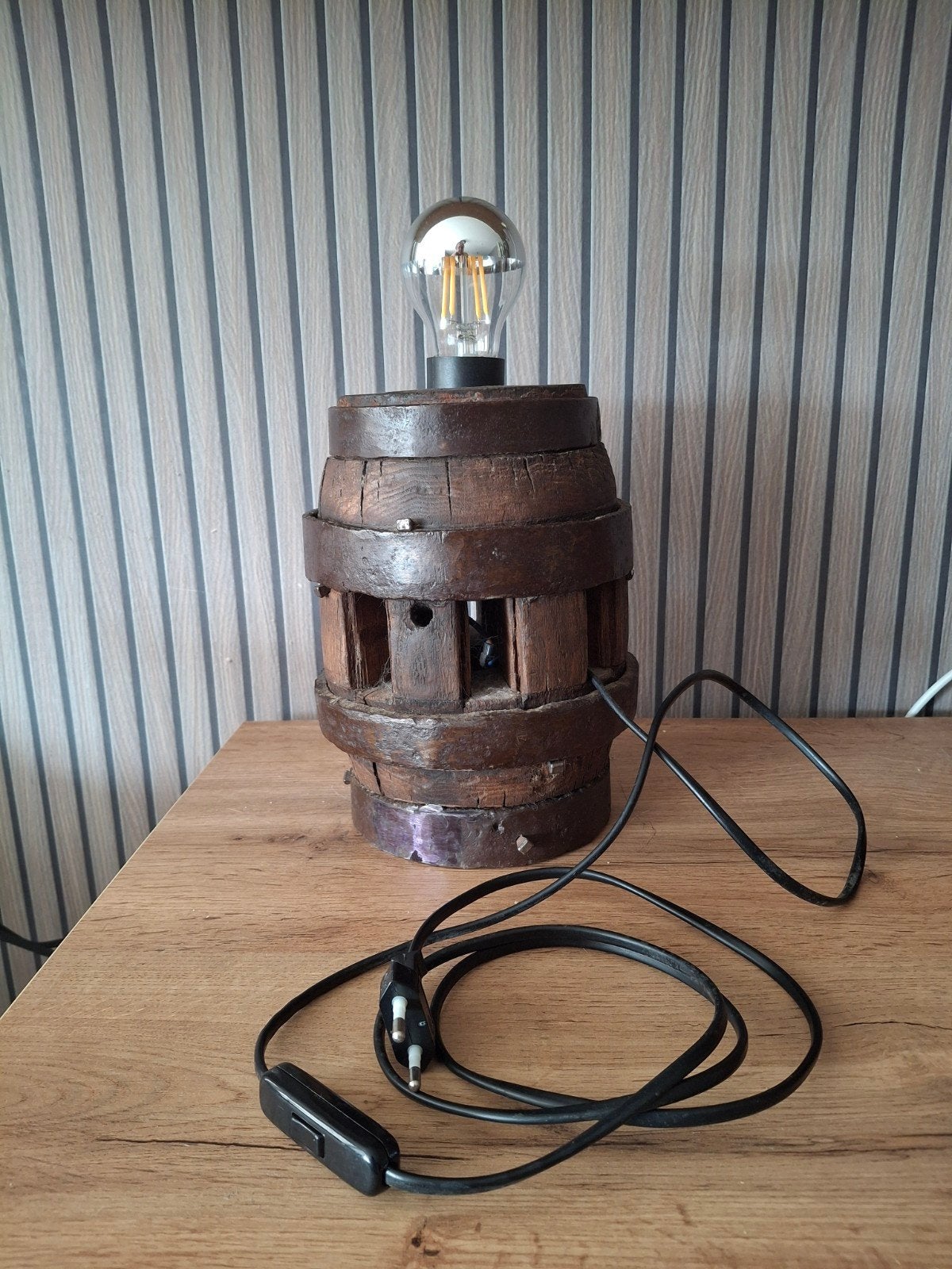 Wagenwielnaaf Tafellamp incl. Spiegelkop Ledlamp
Antieke W, Gebruikt, Ophalen of Verzenden, 22 cm, Hout