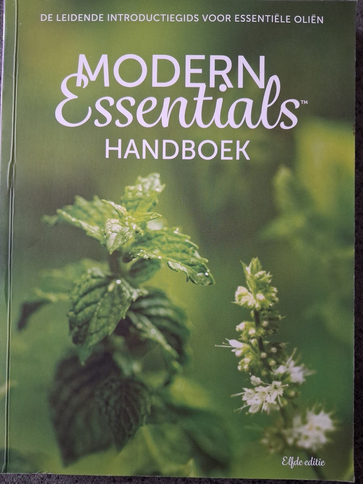 Modern Essentials handboek, Ophalen of Verzenden, Natuurwetenschap, Nieuw, Aroma Tools