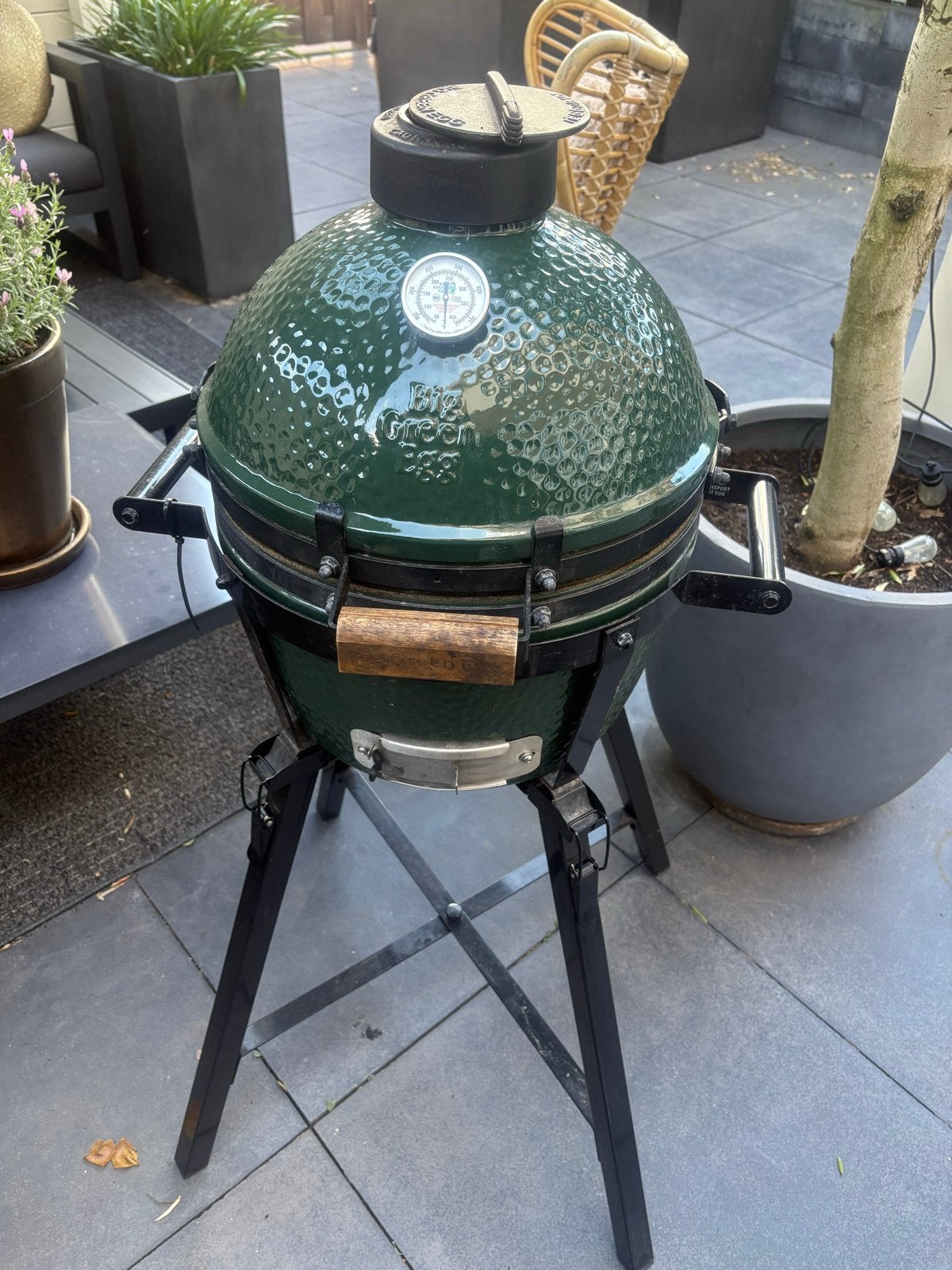 Big Green Egg MiniMax en een Small met onderstel en hoes, Ophalen, Gebruikt
