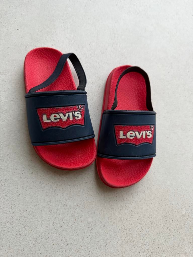 Levi's slippers maat 22 rood/blauw, Ophalen of Verzenden, Gebruikt, Jongen of Meisje, Schoenen