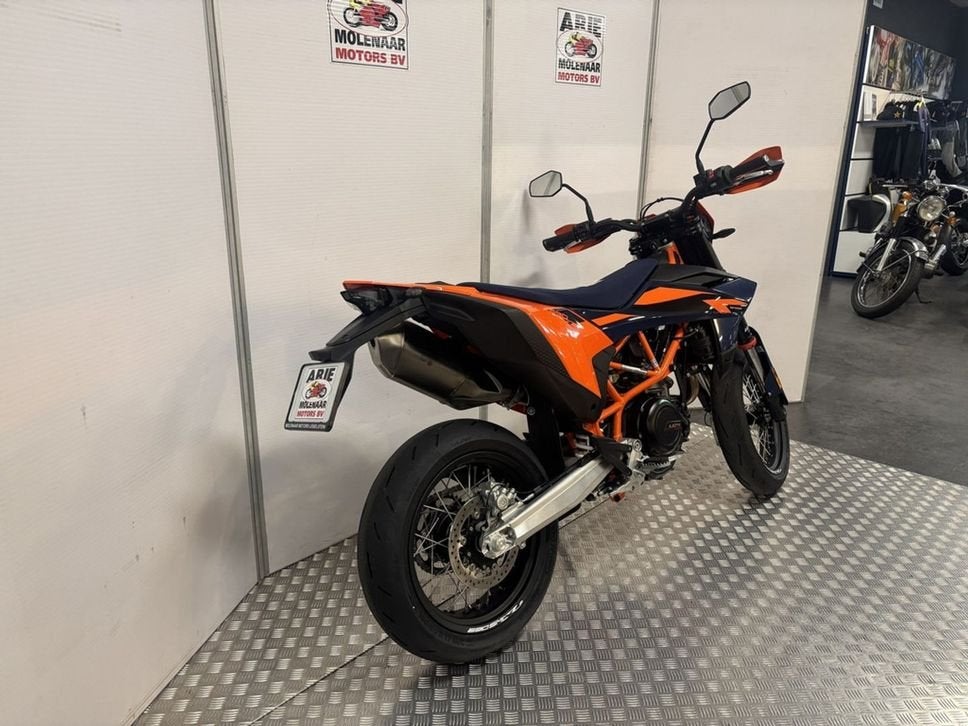 KTM 690 SMC R (bj 2026), Motoren, KTM, Bedrijf, Onbekend, Onbekend