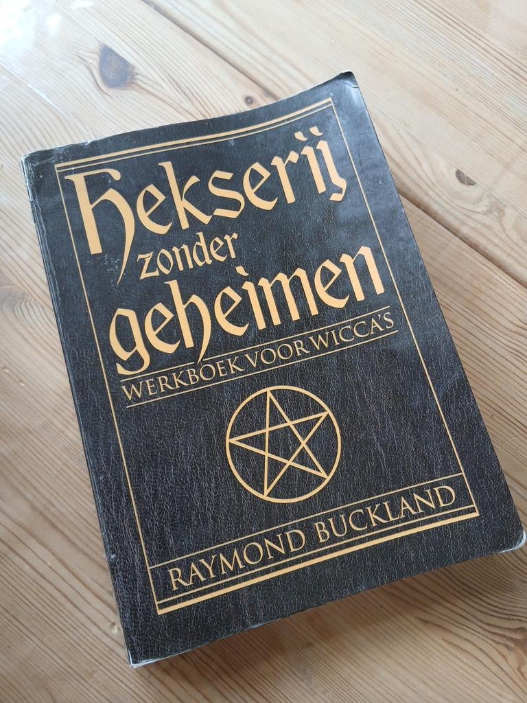 R. Buckland - Hekserij zonder geheimen wicca, Boeken, R. Buckland, Ophalen of Verzenden, Zo goed als nieuw, Instructieboek