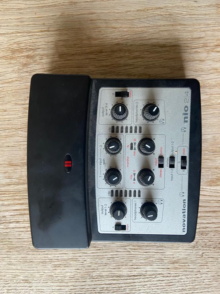 Novation Nio 2|4 audio en MIDI interface, Ophalen of Verzenden, Gebruikt, Audio