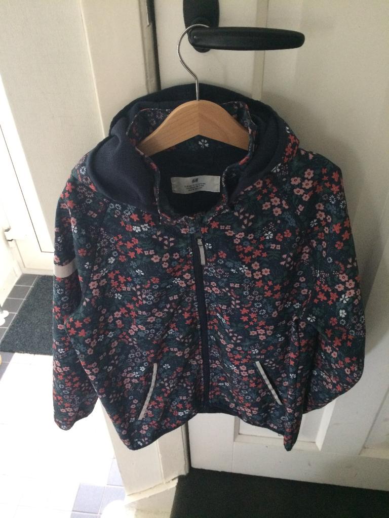 H&M Softshell zomerjas maat 140 donkerblauw bloemen Nieuw!, Kinderen en Baby's, Meisje, H&M, Nieuw, Ophalen of Verzenden
