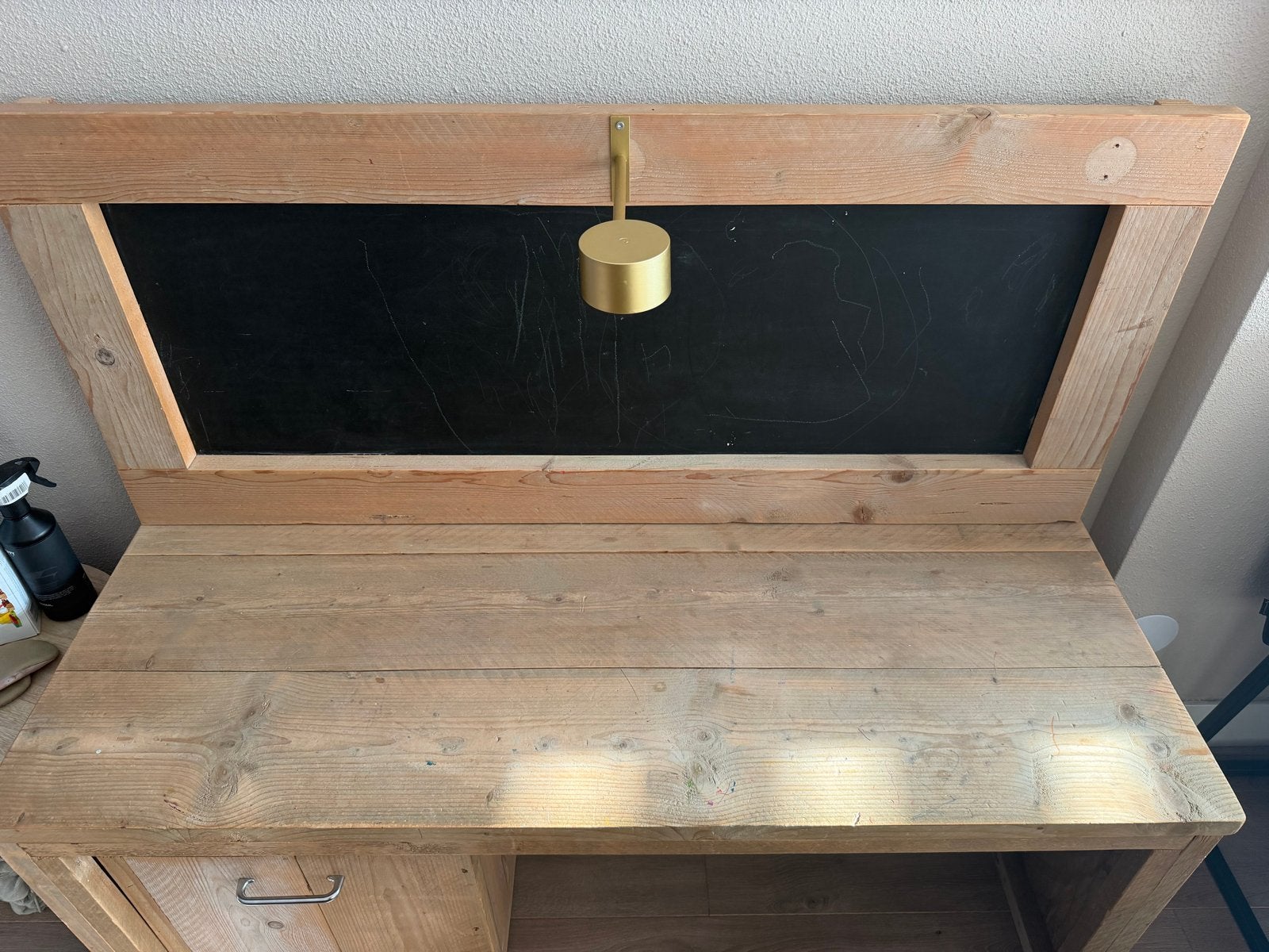 Steigerhout bureau met krijtbord, Huis en Inrichting, Ophalen, Gebruikt, Kinderbureau, Bruin