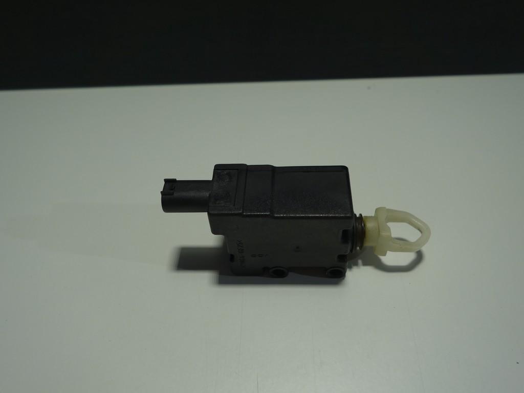 Porsche 996 & boxster 986 tankklep actuator 996 624 115 01, Auto-onderdelen, Elektronica en Kabels, Gebruikt