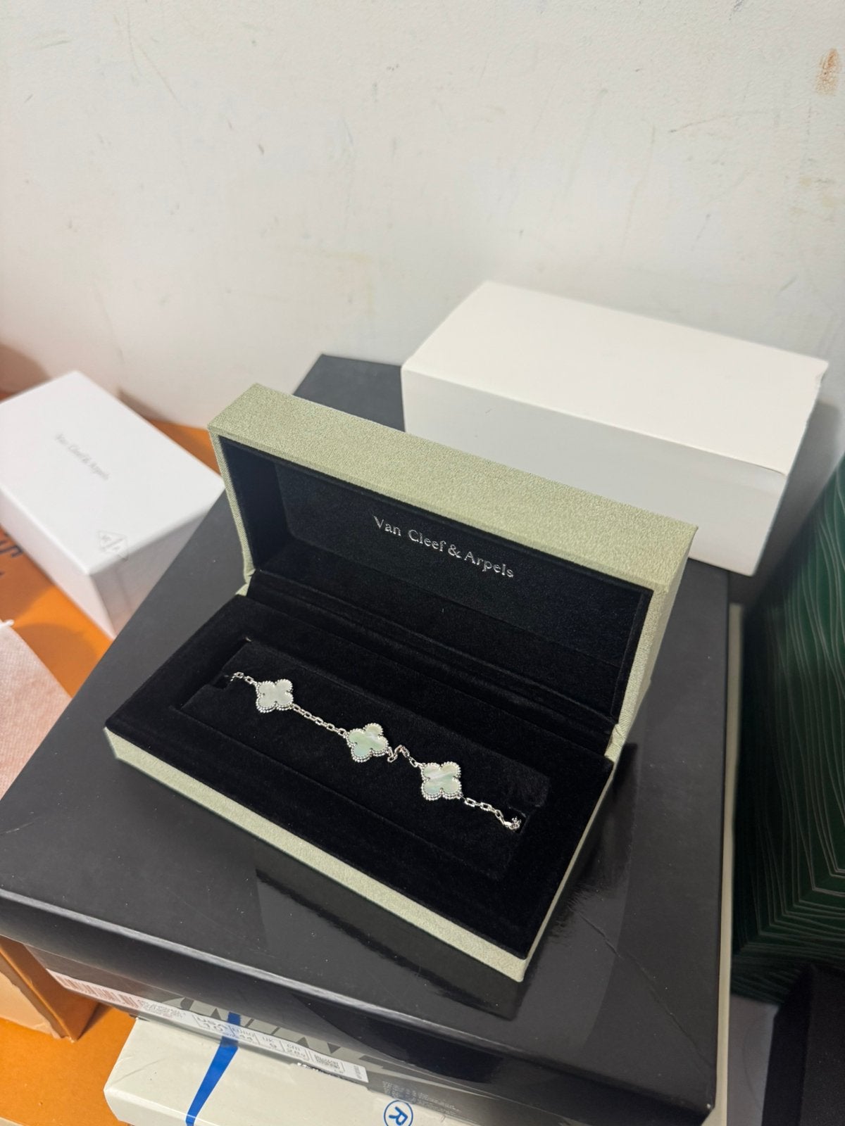 Van Cleef & Arpels Vintage Alhambra bracelet wit, Ophalen of Verzenden, Nieuw