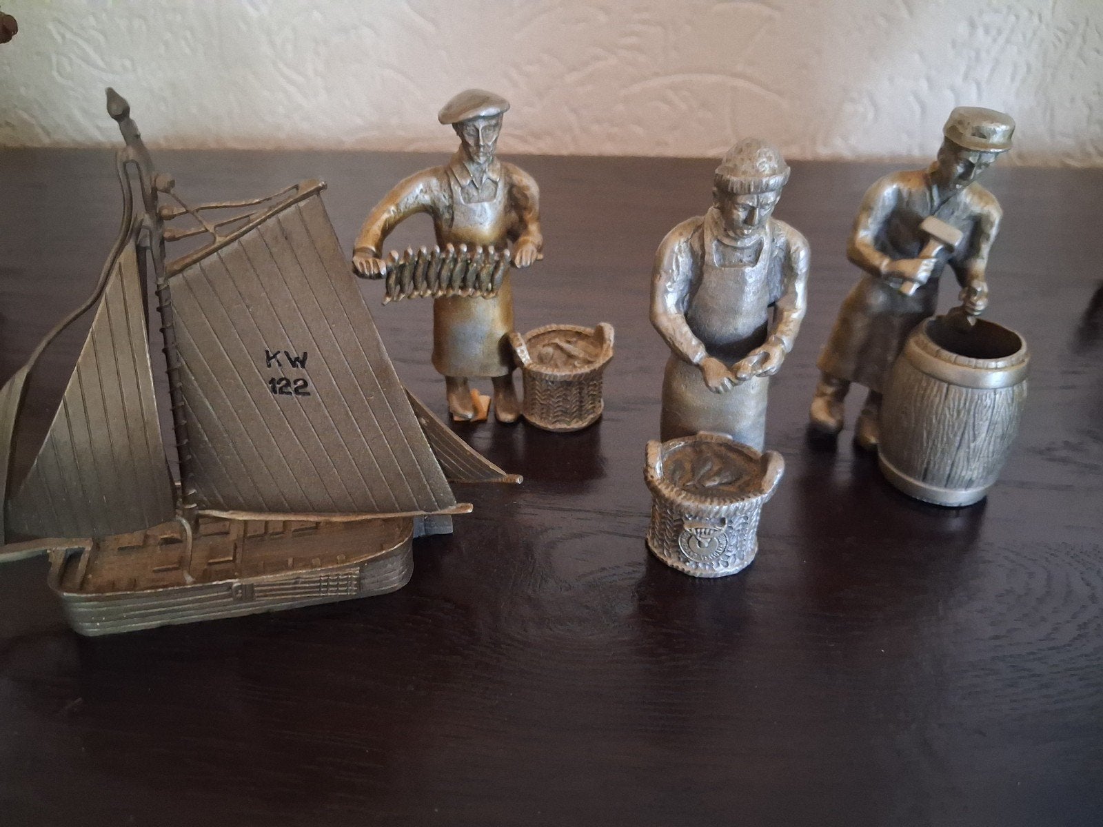 Vintage Tinnen Beeldjes: Vissers en Schip KW 122, Ophalen of Verzenden, Gebruikt