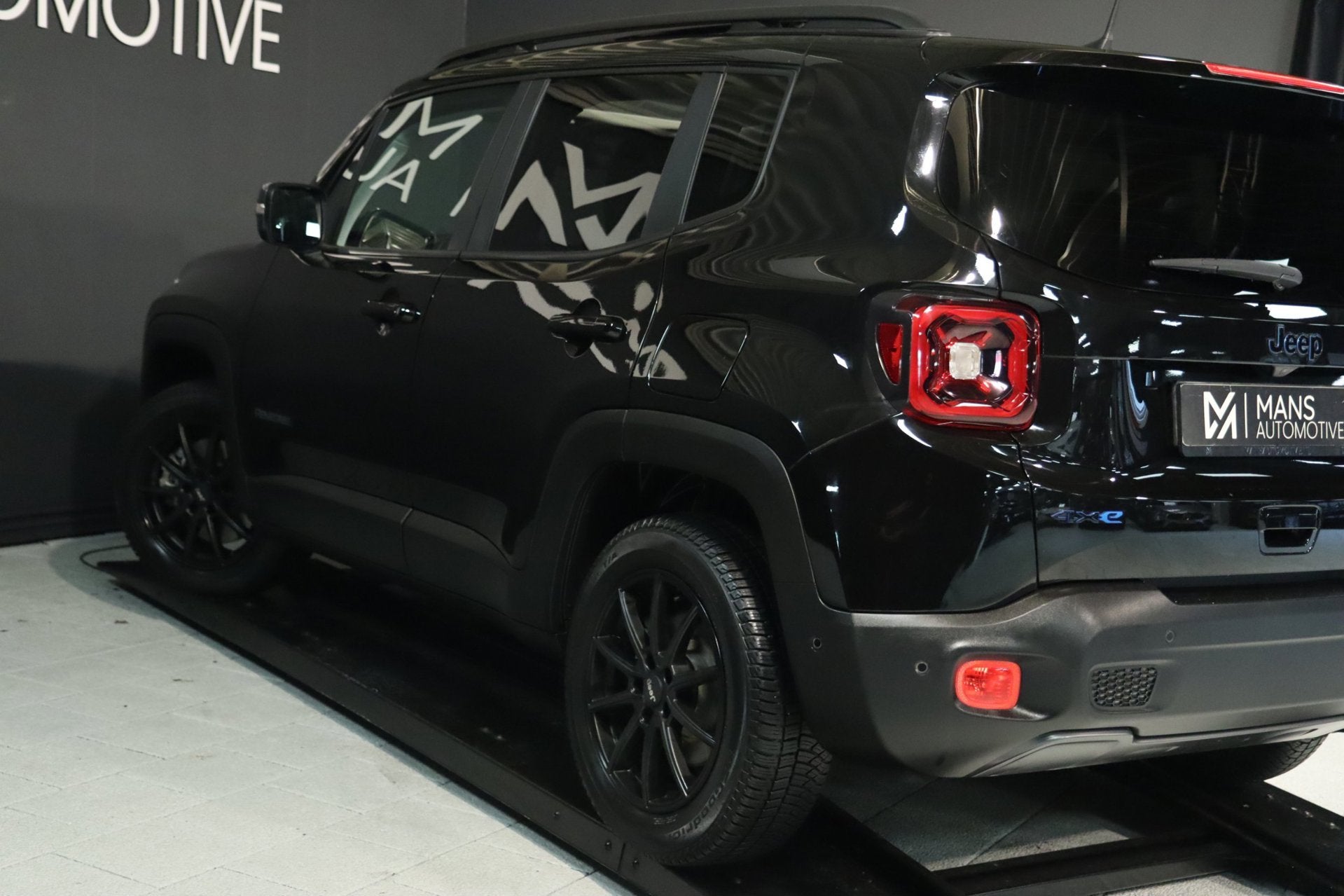 Jeep Renegade 4xe 240 Plug-in Hybrid Electric S / PANO / ACC, Auto's, Jeep, Automaat, Dealer onderhouden, Gebruikt, Zwart