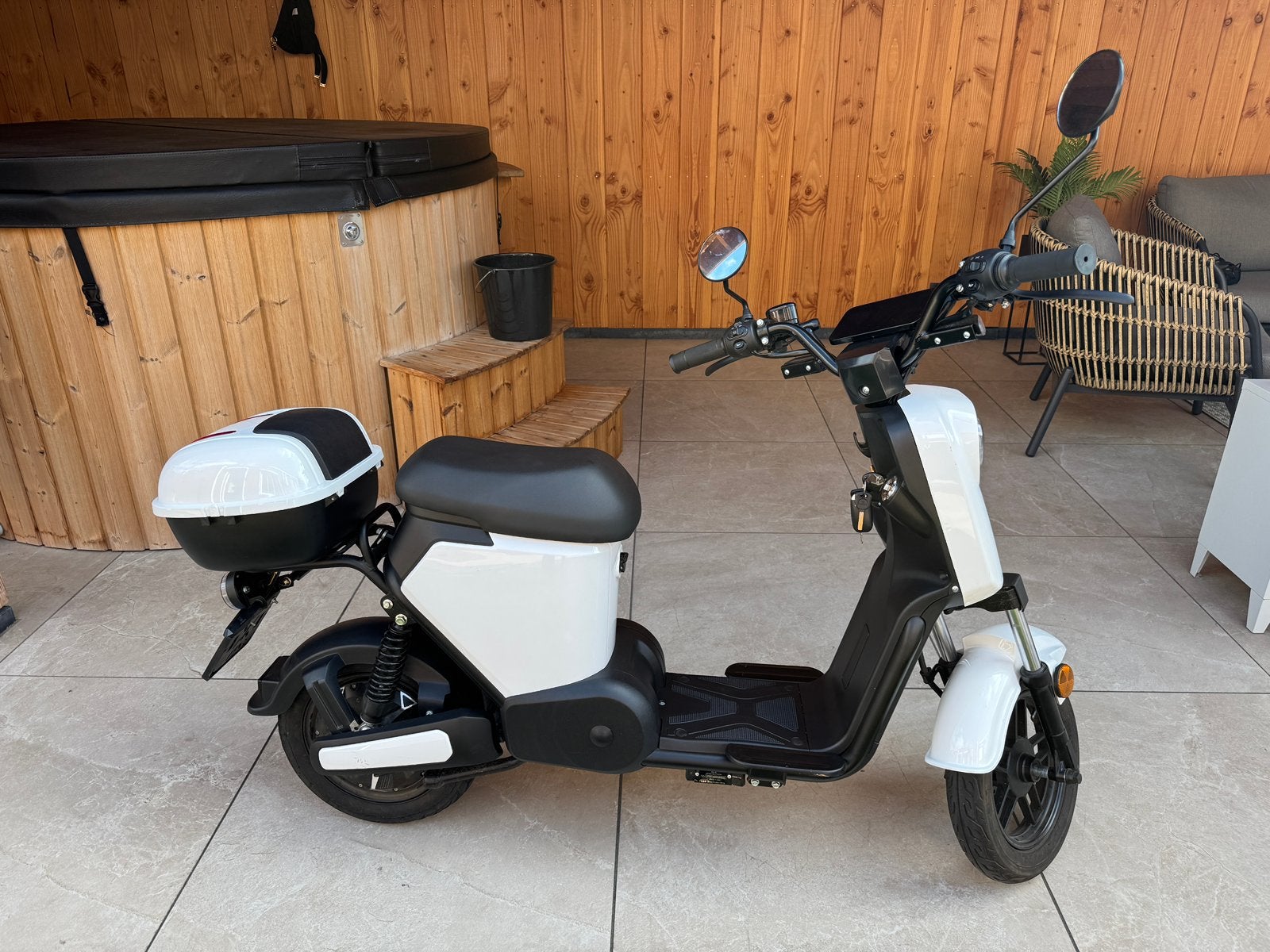 Jonway electrische snorfiets, Fietsen en Brommers, Ophalen, Zo goed als nieuw, Elektrisch, Overige merken
