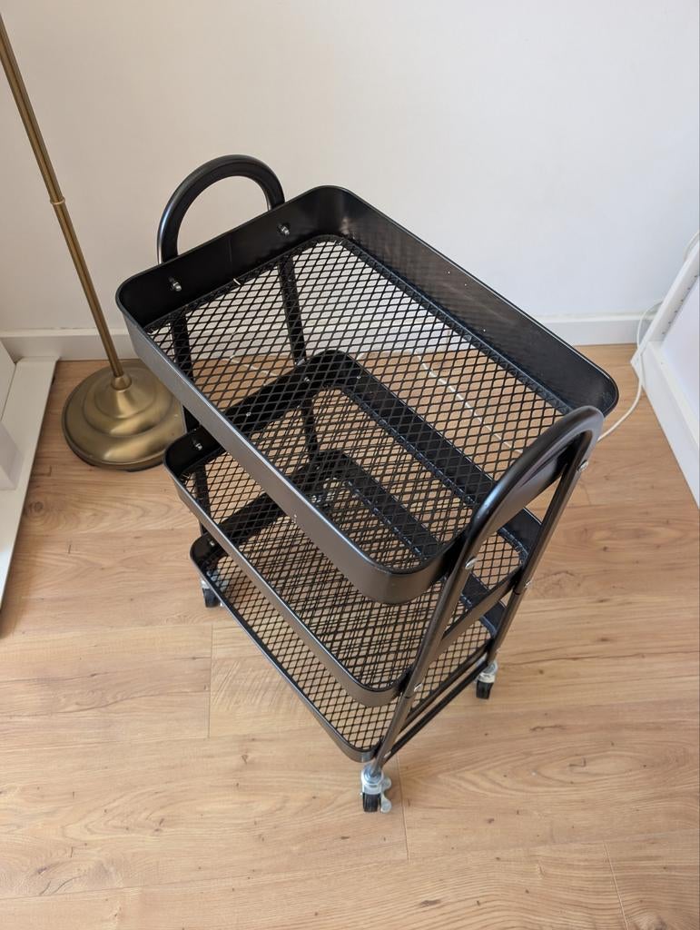 Zwarte 3-laags trolley / rolwagen op wielen, Ophalen, Zo goed als nieuw, Zwart, Metaal