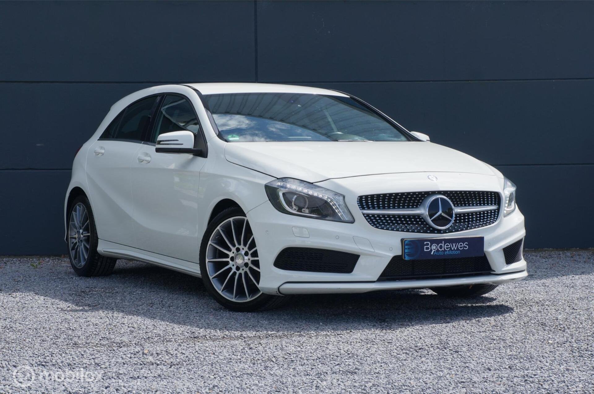 Mercedes Benz A-klasse A180 Prestige AMG Xenon Apple/Android, Voorwielaandrijving, Gebruikt, 4 cilinders, Handgeschakeld