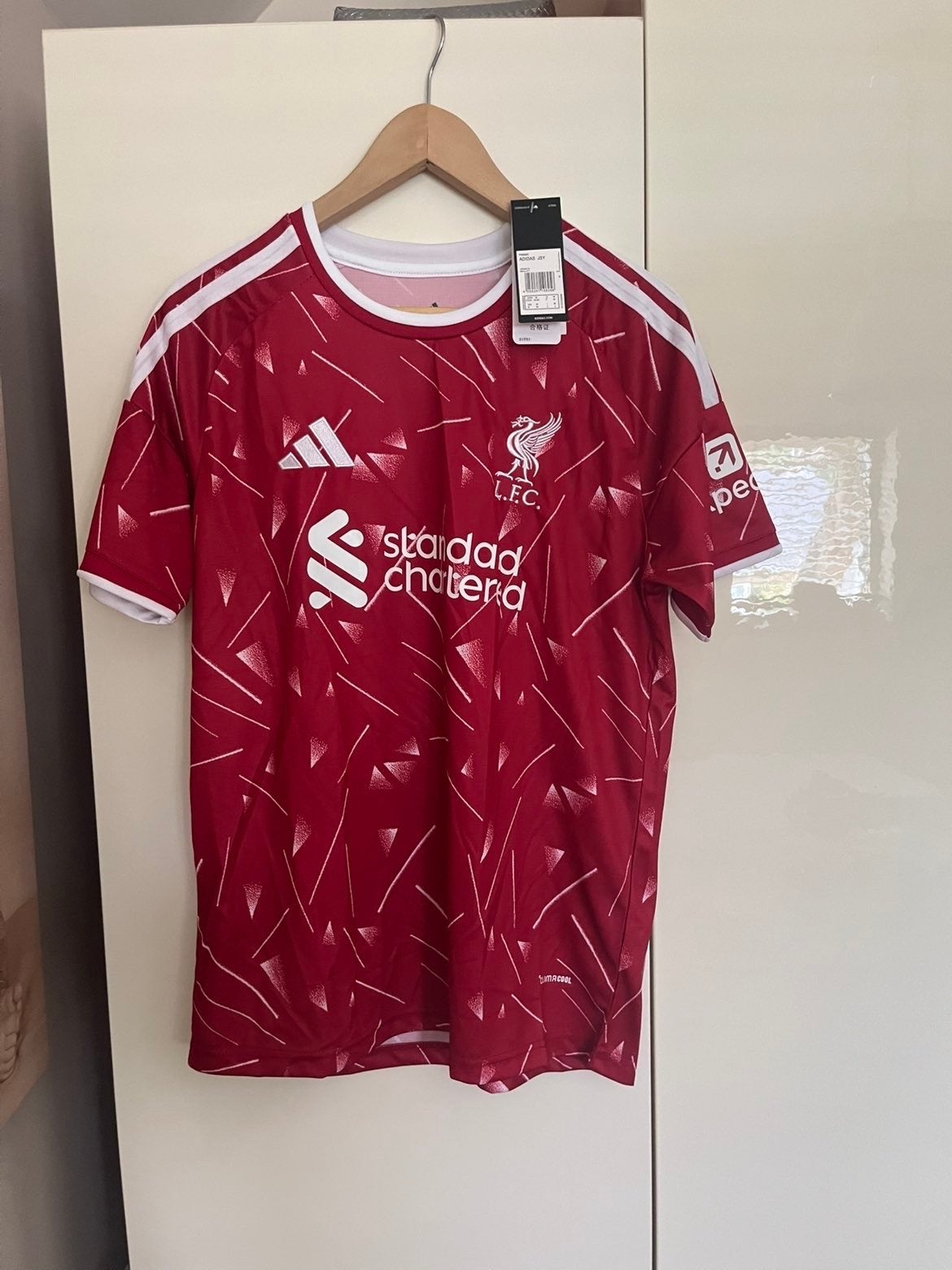 Liverpool Thuisshirt Maat M - Nieuw met kaartjes, Ophalen of Verzenden, Nieuw, Maat 48/50 (M), Rood