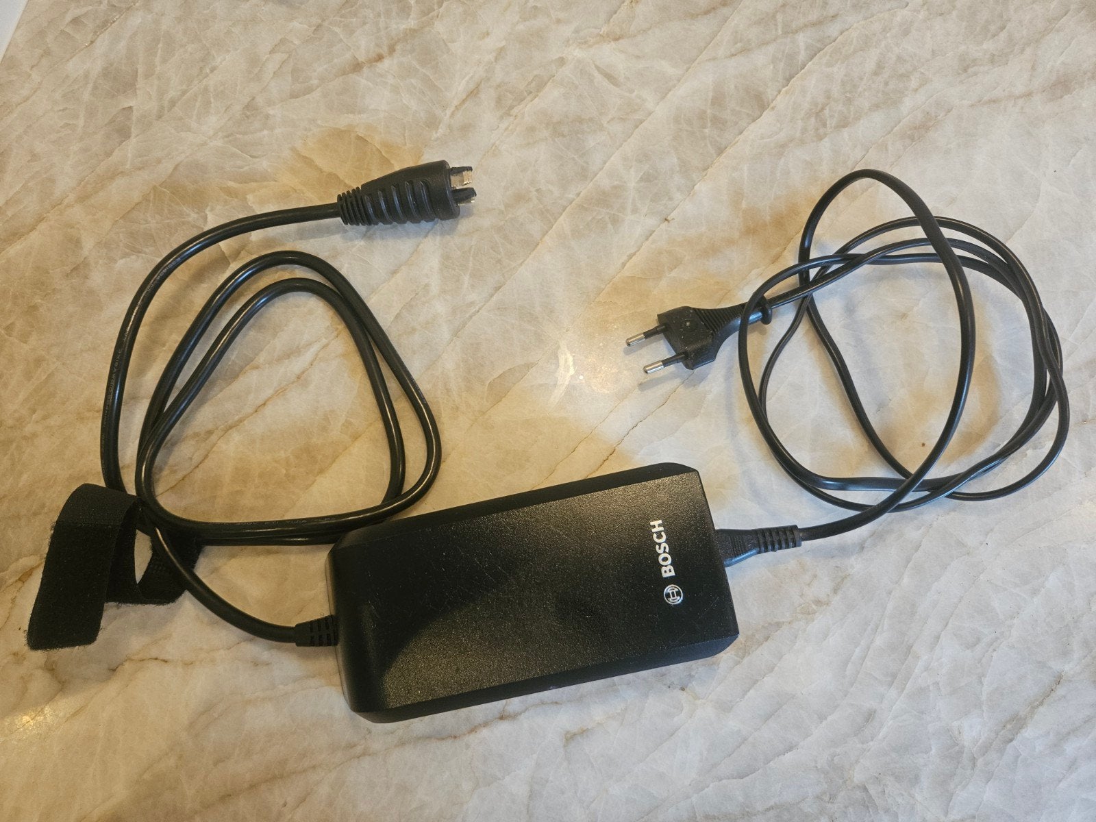Bosch eBike Compact Oplader 36V 2A, Fietsen en Brommers, Fietsaccessoires | Fietsaccu's, Ophalen of Verzenden, Zo goed als nieuw