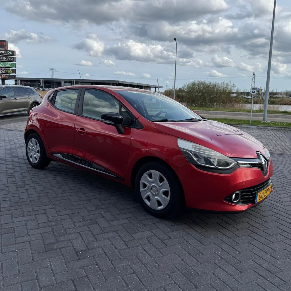 Renault Clio Energy TCe 89pk S&S Eco2 2012 Rood, Auto's, Voorwielaandrijving, 898 cc, Stof, 40 €/maand