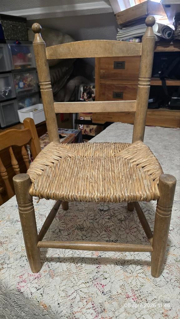 Brocante kinderstoel met rieten zitting, Antiek en Kunst, Curiosa en Brocante, Ophalen
