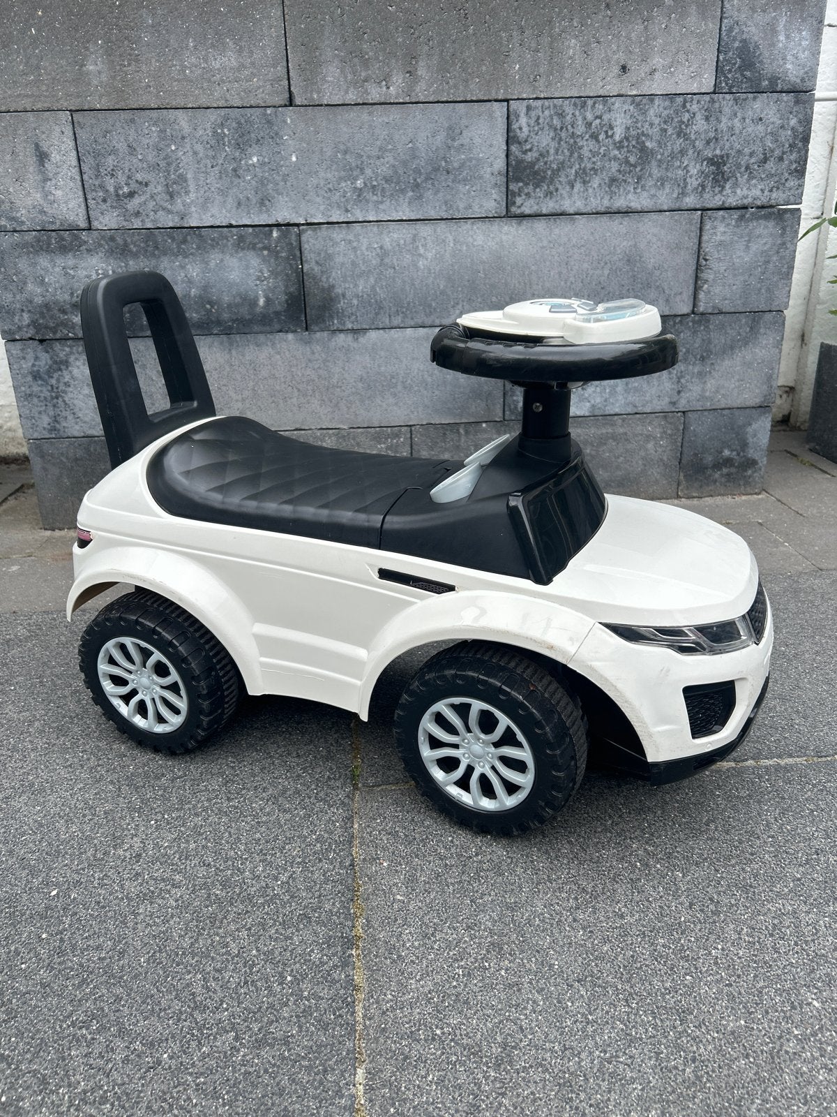 Witte loopauto voor kinderen - range rover evoque met geluid, Ophalen of Verzenden, Gebruikt, Loopvoertuig