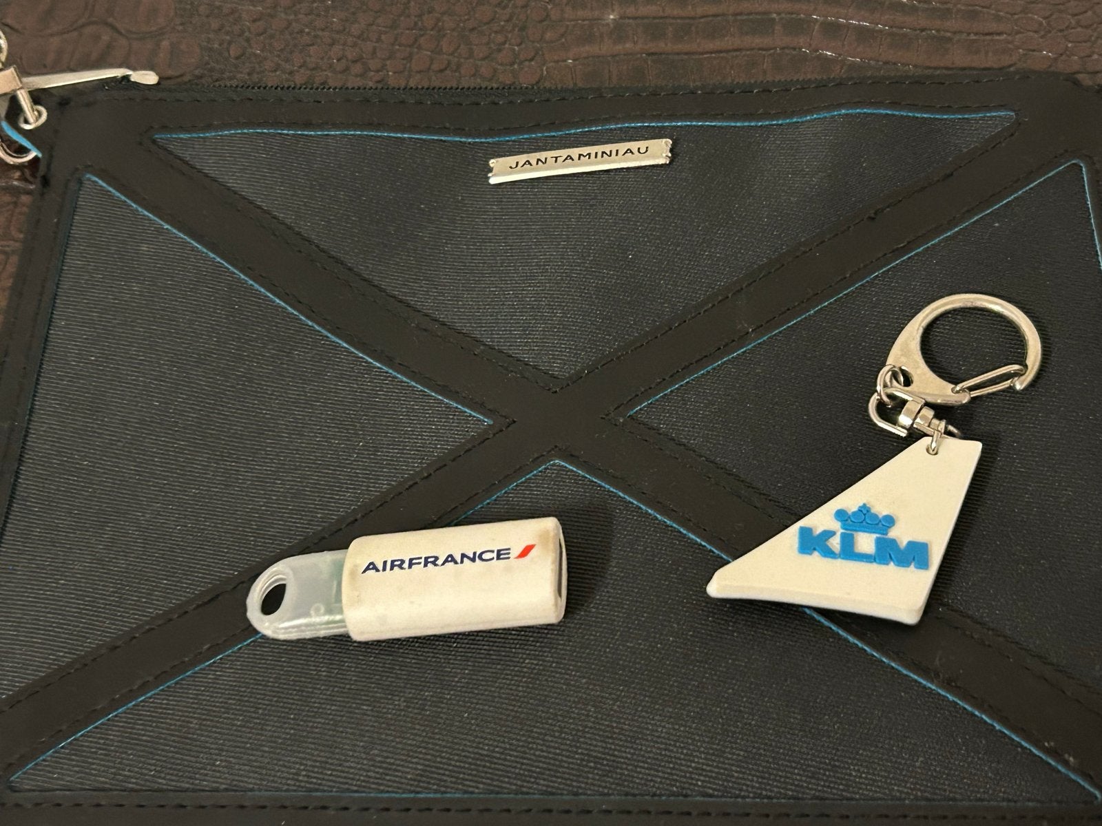 Air France USB-stick en KLM sleutelhanger, Ophalen of Verzenden, Gebruikt, Overige typen