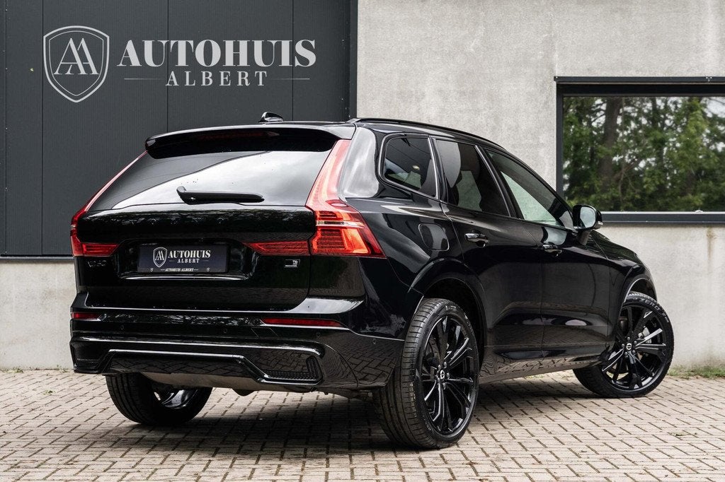 Volvo XC60 T6 Plus Black Edition Pano 360c Harman Kardon 21', Automaat, Gebruikt, 4 cilinders, 1969 cc