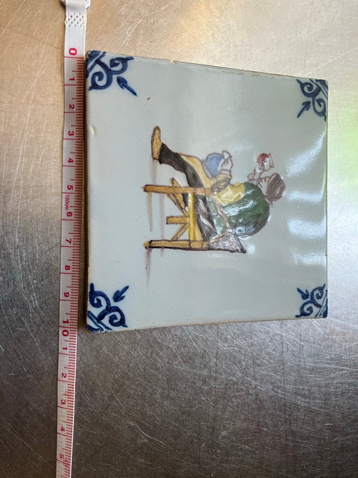 Antieke Delfts Blauwe Tegel met Drinkende Man, Antiek en Kunst, Ophalen of Verzenden
