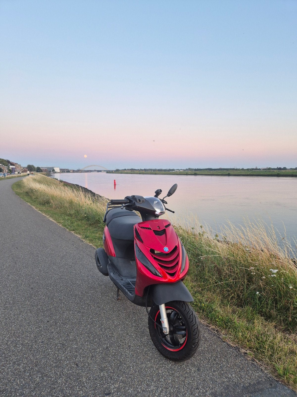 Mooie piaggio zip scooter 2020, Fietsen en Brommers, Scooters | Piaggio, Gebruikt, Zip, Maximaal 45 km/u, Benzine, Ophalen