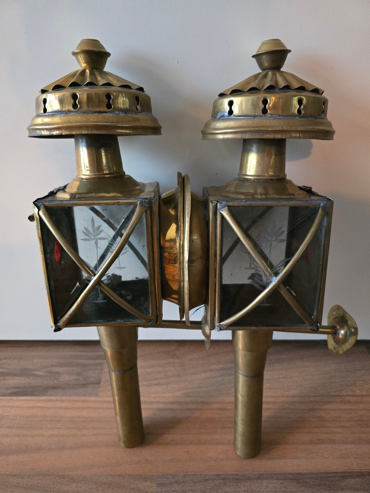 2 antieke koetslantaarn, Ophalen