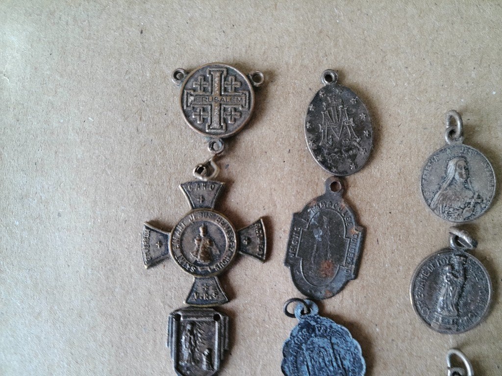 Collectie antieke en vintage religieuze medaillons 72 stuks, Ophalen of Verzenden
