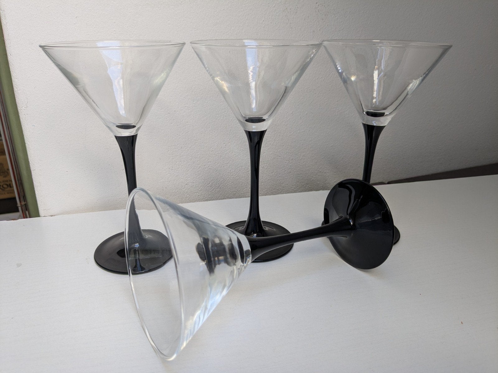 4 Cocktailglazen met zwarte voet (Luminarc) France, Antiek en Kunst, Antiek | Glas en Kristal, Ophalen of Verzenden