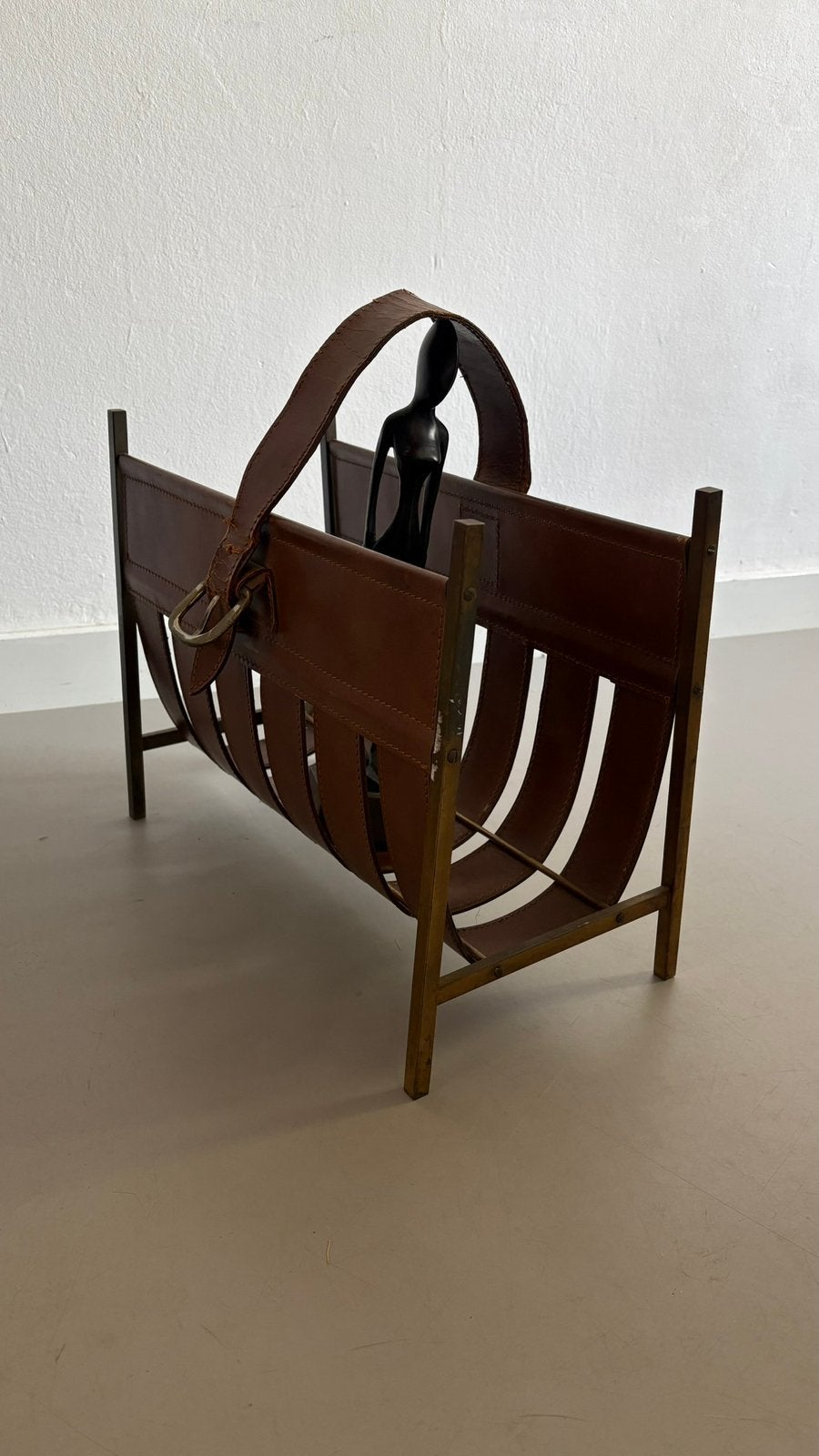 Vintage krantenbak, Huis en Inrichting, Woonaccessoires | Krantenbakken en Lectuurbakken, Ophalen