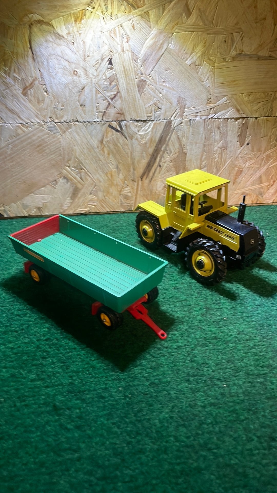 Britains mercedes mb track met schammel wagen, Hobby en Vrije tijd, Modelauto's | 1:32, Ophalen of Verzenden, Zo goed als nieuw