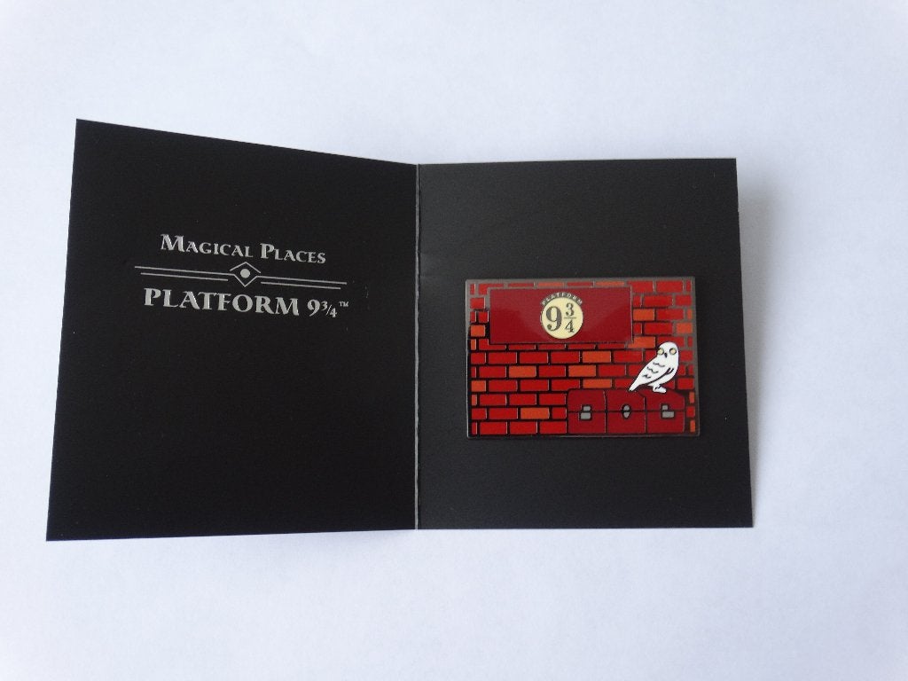 Harry Potter Platform 9¾ Pin | Loot Crate, Ophalen of Verzenden, Nieuw, Overige typen