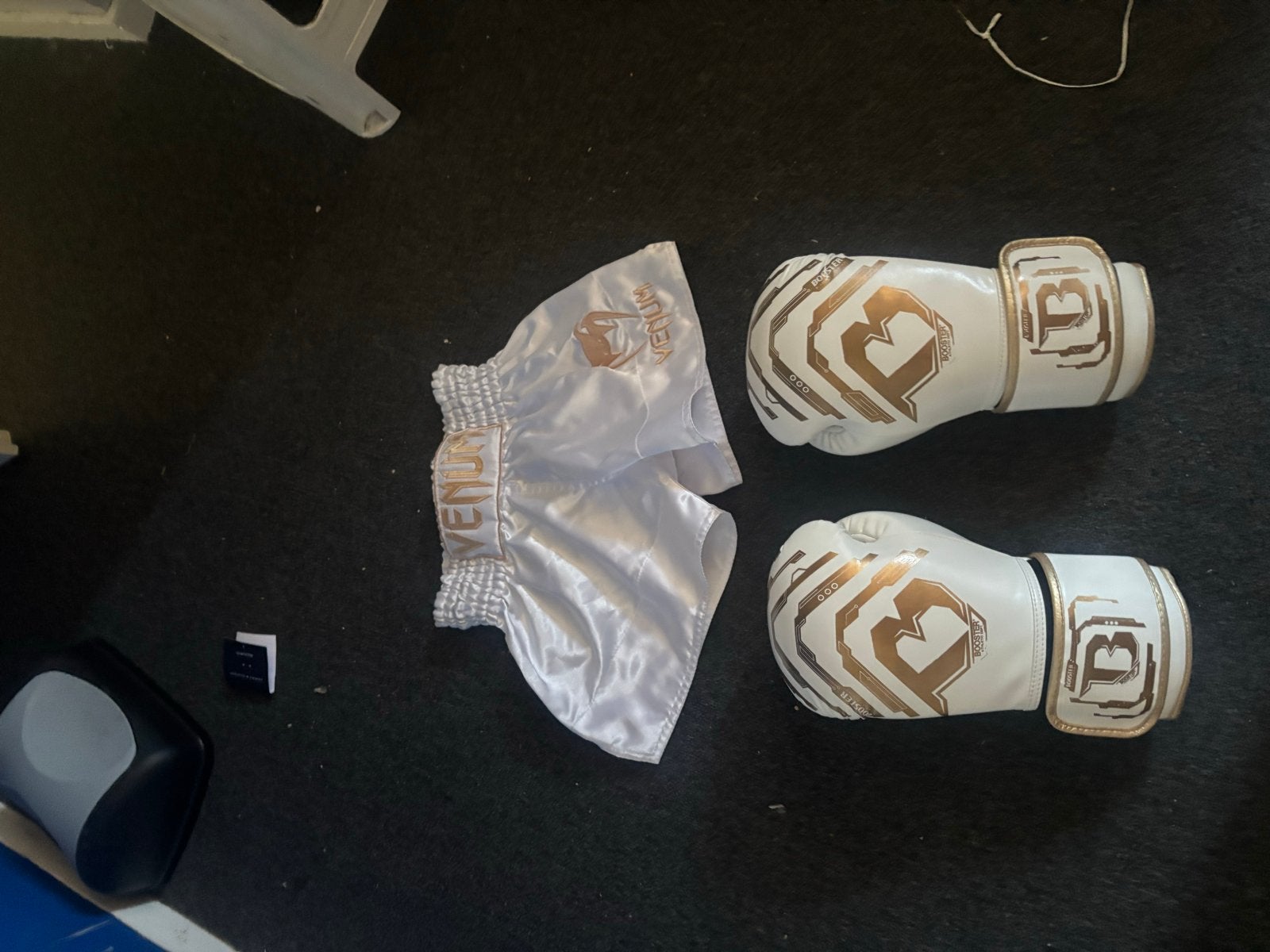 Venum vechtsportbroekje en Booster kickbokshandschoenen, Overige, Maat XS of kleiner, Ophalen of Verzenden, Zo goed als nieuw