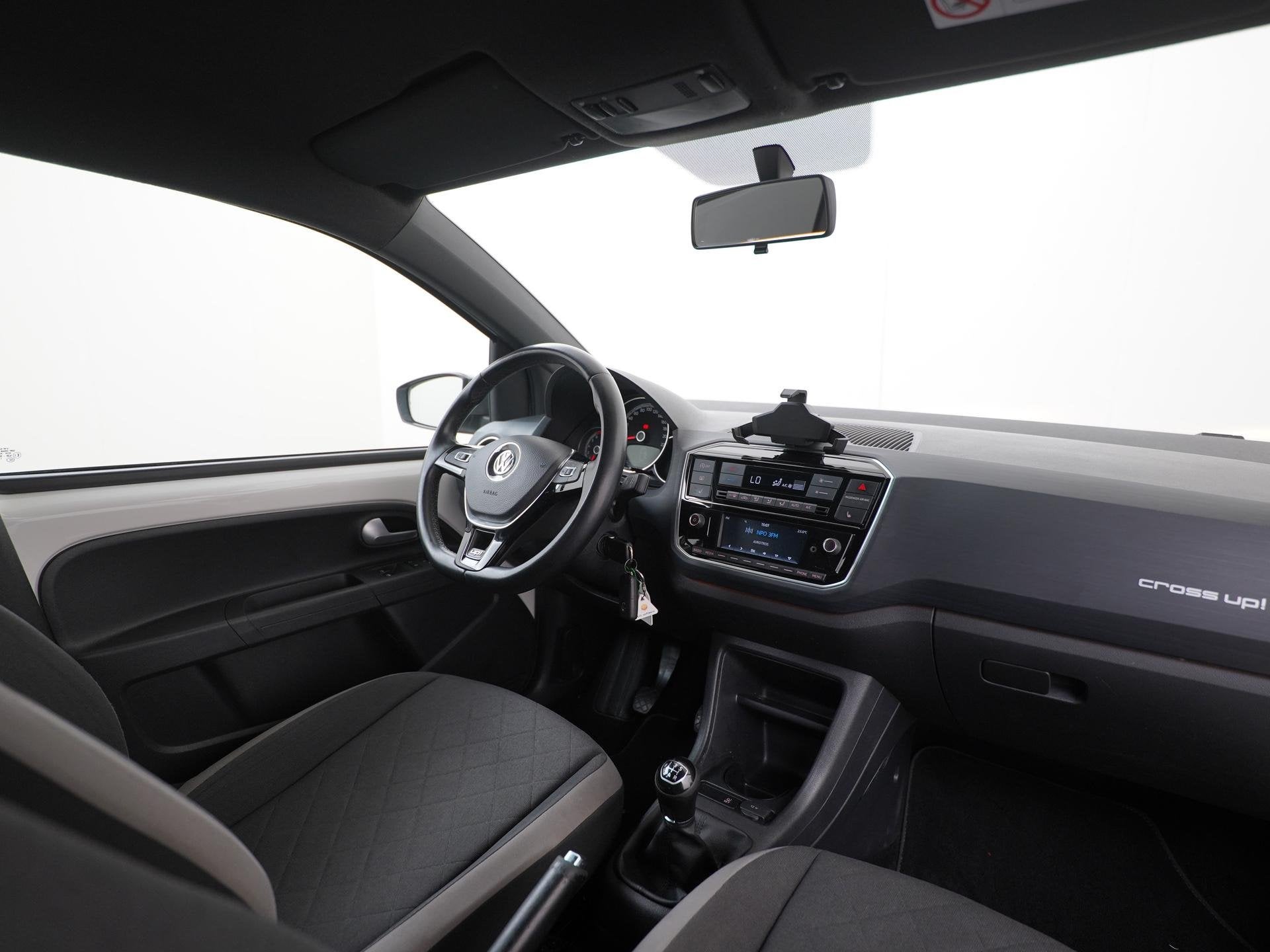 Volkswagen Up! 1.0 BMT Cross up! | Stoelverwarming | Lichtme, Auto's, Voorwielaandrijving, 12 maanden, Stof, 4 stoelen