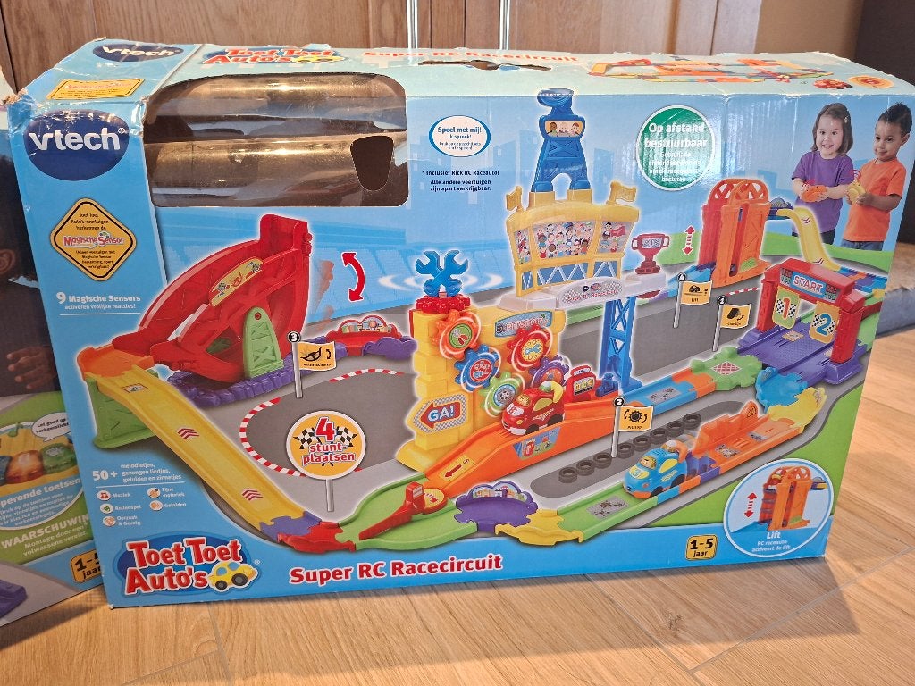 Vtech Toet Toet Auto's Super RC Racecircuit & Garage (Nieuw), Ophalen, Nieuw, 2 tot 4 jaar