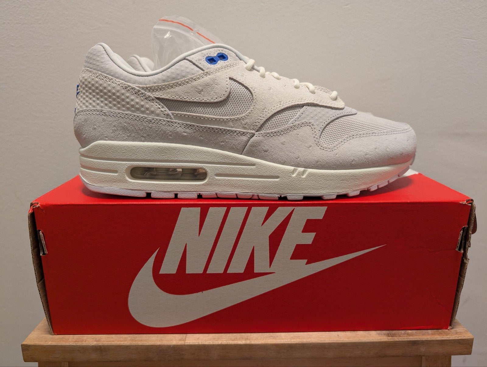 Nike Air Max 1 Pure Platinum Racer Blue 43, Nike air max, Wit, Nieuw, Ophalen of Verzenden