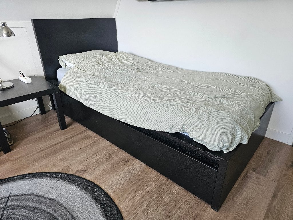 IKEA MALM 1 persoonsbed zwart met 2 lades, Huis en Inrichting, Slaapkamer | Bedden, Ophalen, 90 cm, Eenpersoons, Zwart