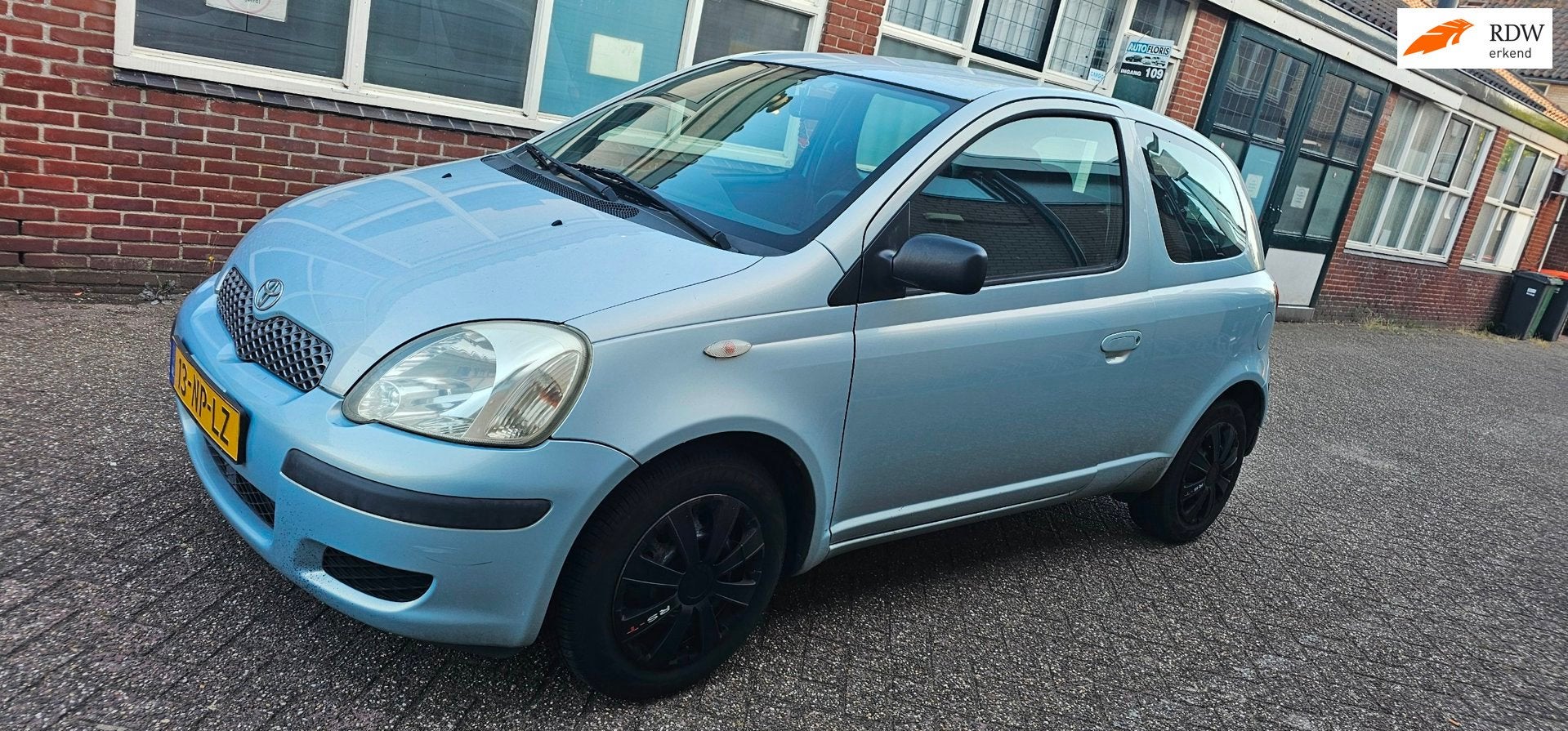 Toyota Yaris 1.3 VVT-i Idols lage kms airco elek pakket, Voorwielaandrijving, 31 €/maand, 4 cilinders, Origineel Nederlands