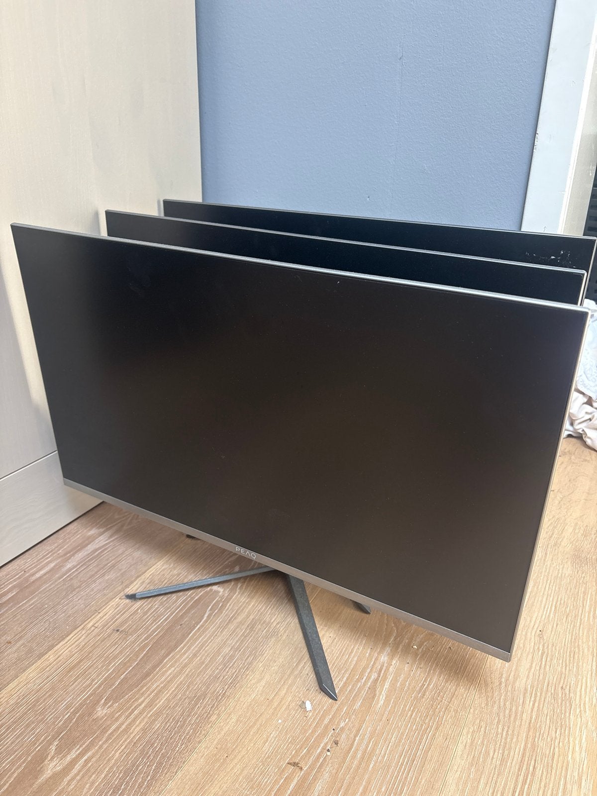 4 beeldschermen te koop (HP en Peaq) - ook los, Computers en Software, Ophalen, Gebruikt