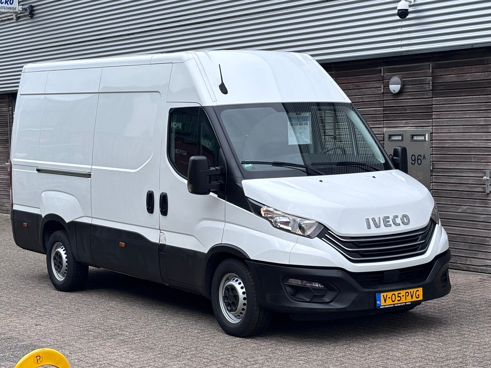 Iveco Daily 35S16v L2H2 160 pk Automaat Euro 6 INRUIL LEASE, Auto's, Bestelauto's, Automaat, 4 cilinders, Iveco, 160 pk