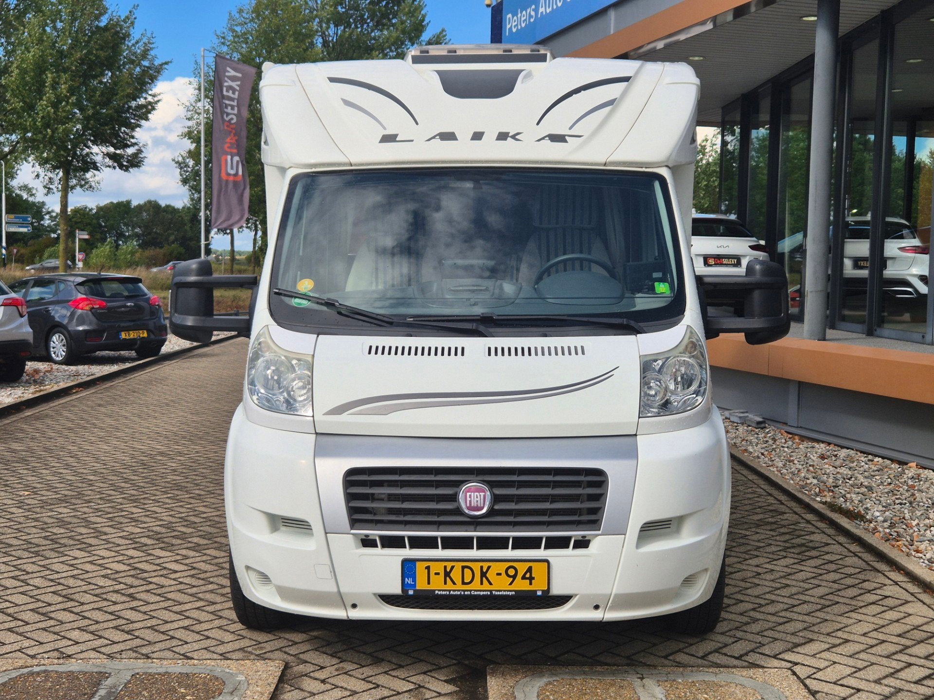Laika X650R 0N0, Caravans en Kamperen, Afzuigkap, Elektrische ramen, Bedrijf, Rondzit
