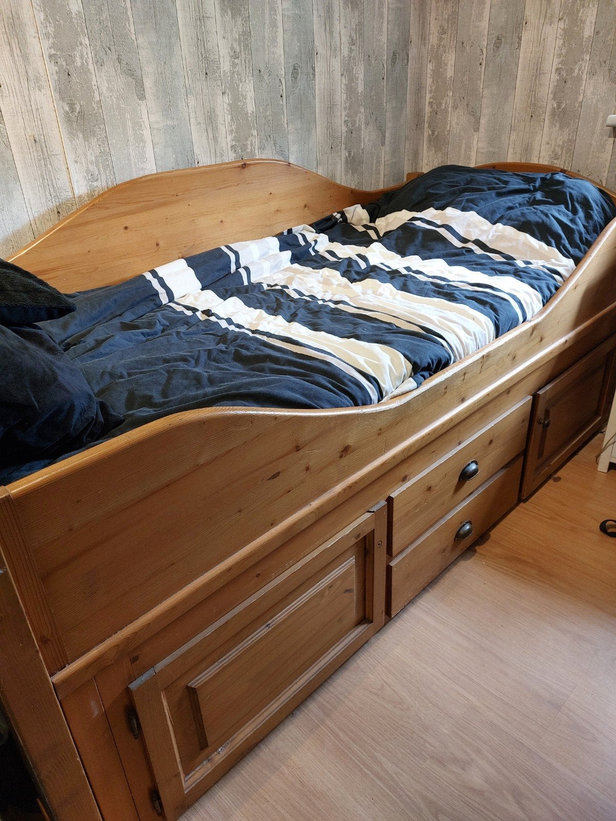 Massief grenen handgemaakt kajuitbed met lattenbodem, Huis en Inrichting, Slaapkamer | Bedden, Ophalen, Gebruikt, 90 cm, Bruin