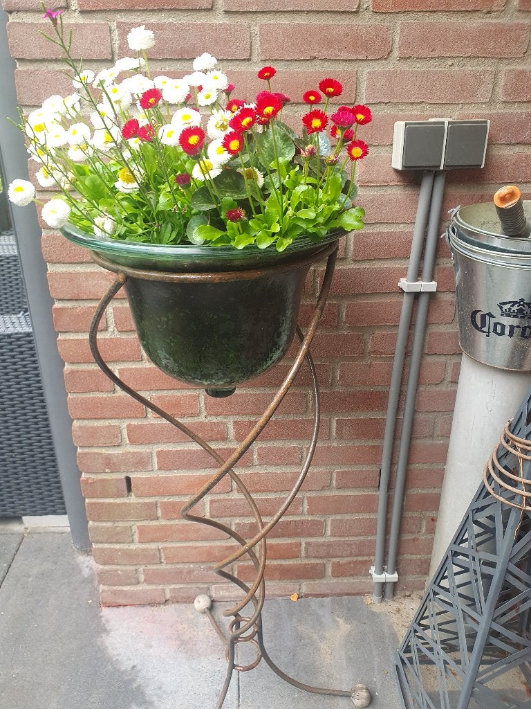 glazen bloembak op spiraalpoot van staal, Tuin en Terras, Bloembakken en Plantenbakken, Ophalen, Gebruikt, Rond, 60 cm of meer