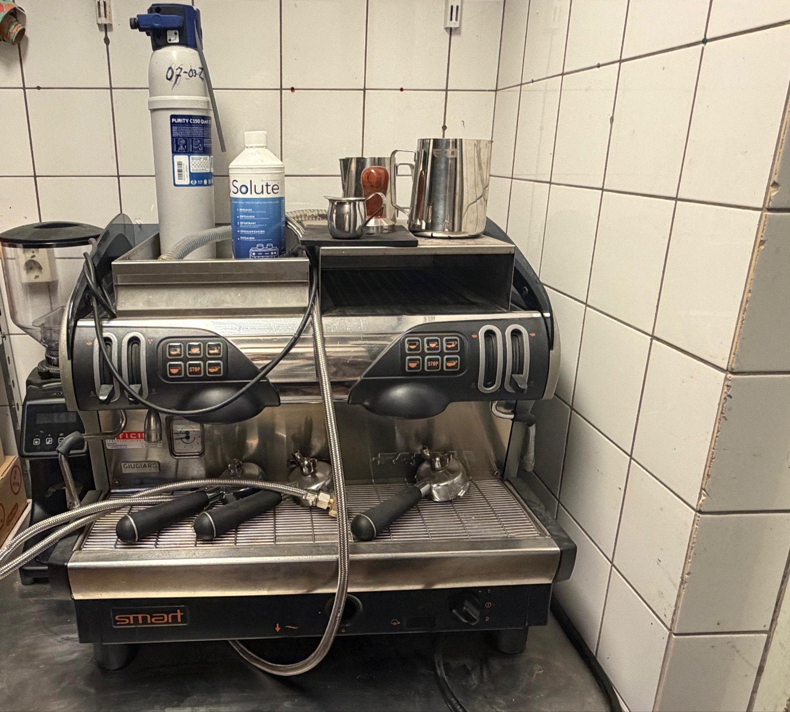 Giugiaro Faema Smart 2-groeps Espressomachine + Accessoires, Gebruikt, Espresso apparaat, 2 tot 4 kopjes, Gemalen koffie