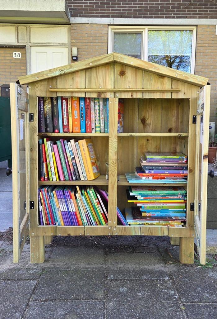 Minibieb/boekenkastje op maat!, Huis en Inrichting, Kasten | Boekenkasten, Ophalen, Met deur(en), Nieuw, 50 tot 100 cm