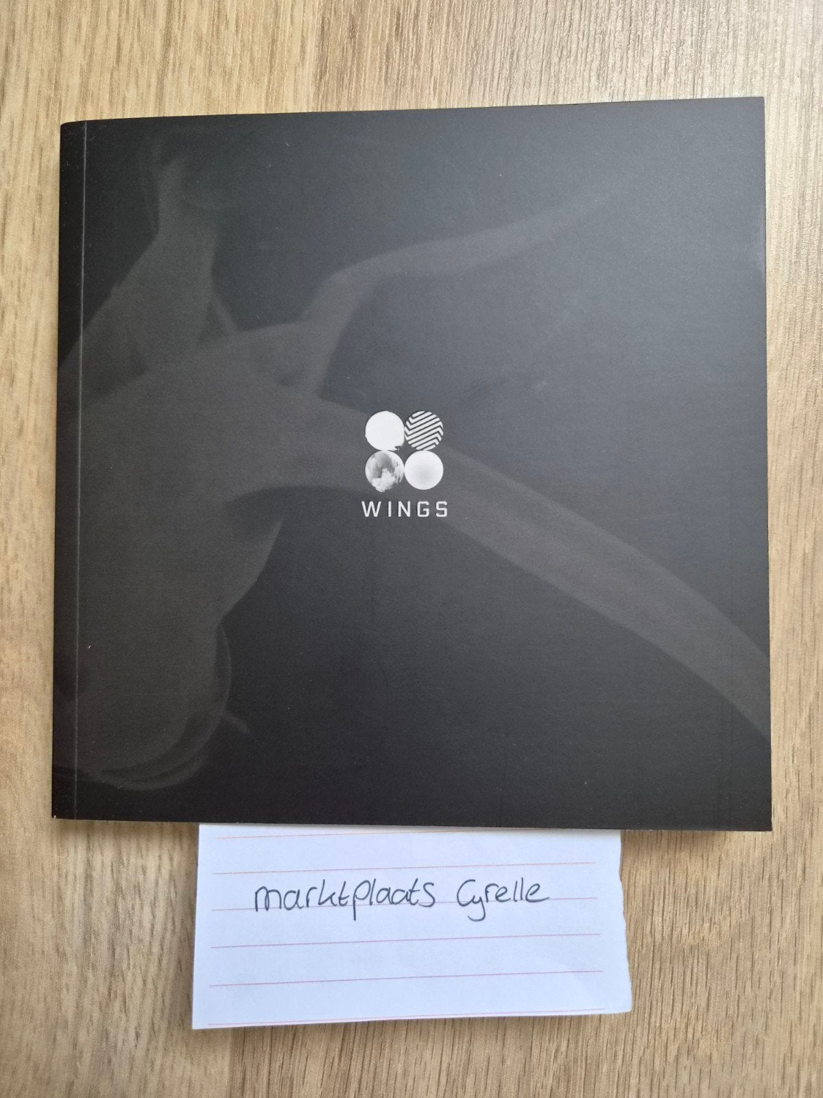 BTS - Wings CD Album versie W (met V fotokaart), Ophalen of Verzenden, Zo goed als nieuw, Album, Gesigneerd