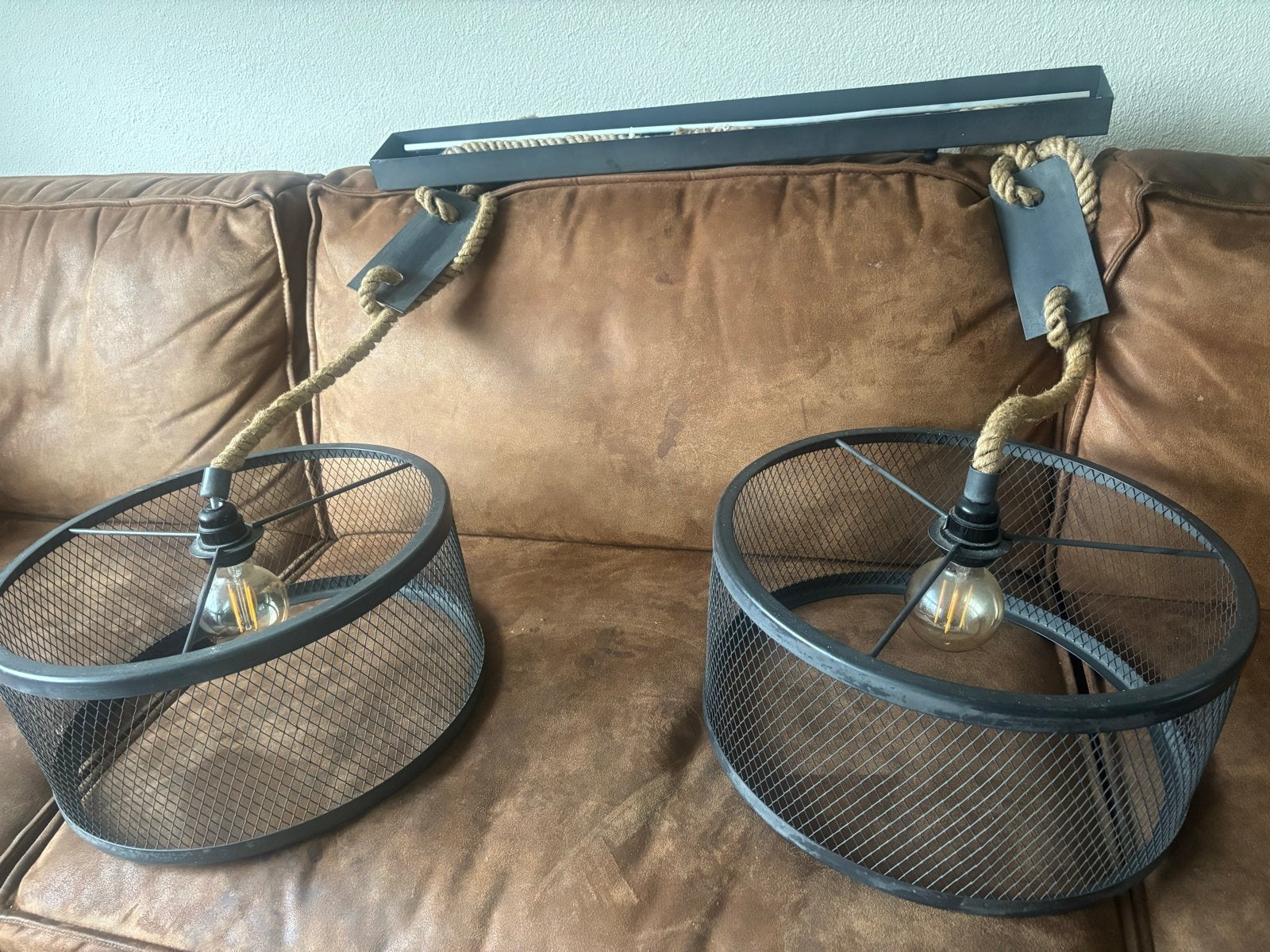 Industriële hanglamp met touw en metalen kappen, Ophalen, Gebruikt, E27 (groot), Landelijk