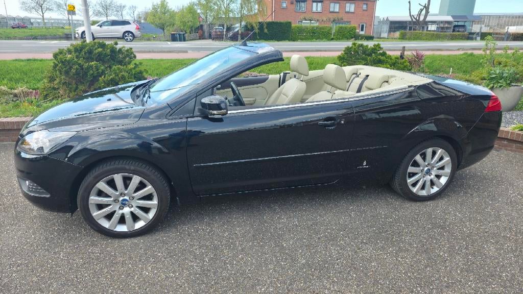 Ford Focus Coupe Cabriolet 2.0 Limited climate PDC CC NAP, Auto's, Ford, Beige, 4 cilinders, Cabriolet, 4 stoelen