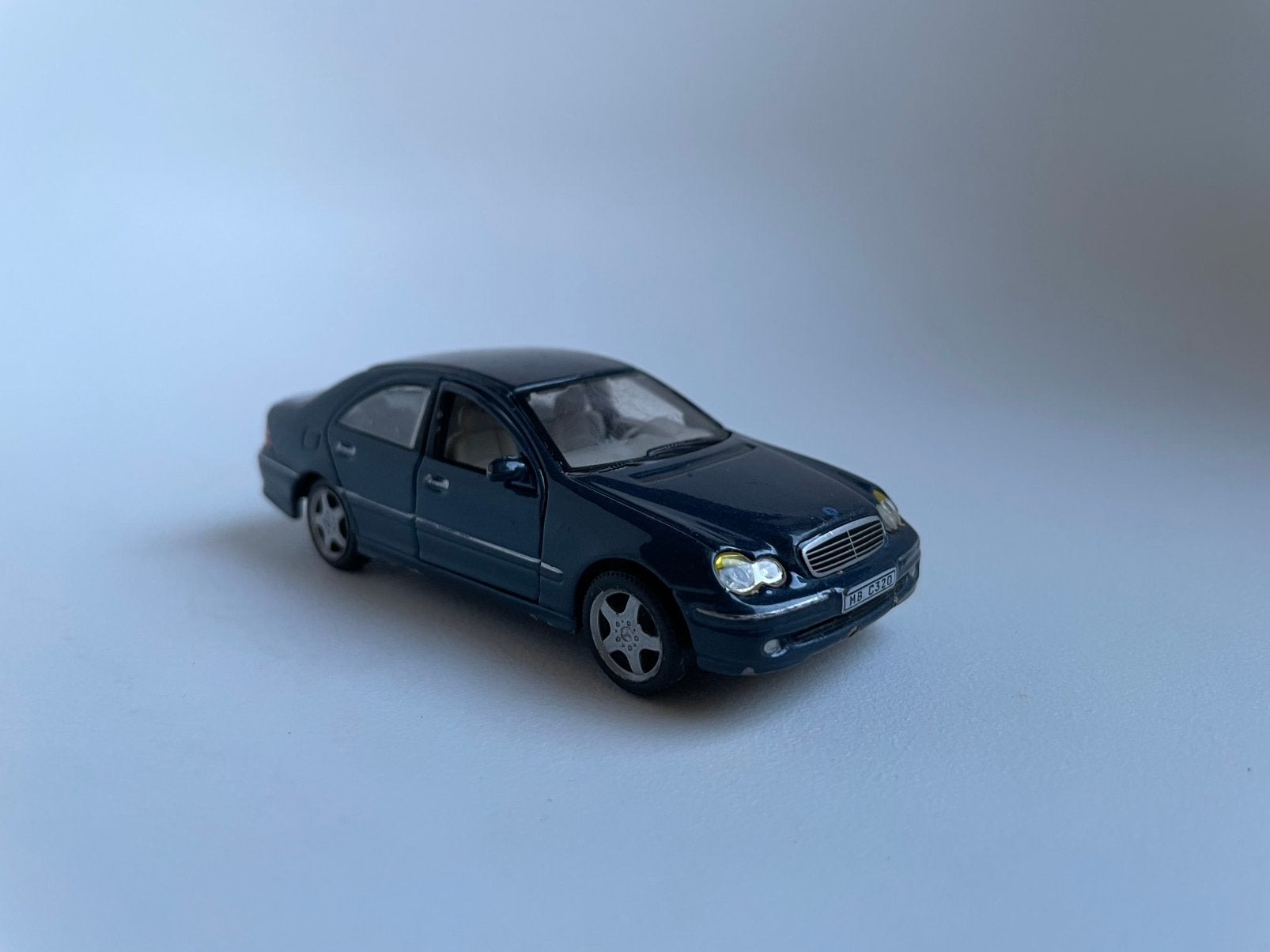 model Mercedes Benz MB C-klasse, (W203) blauw 1/43 Hongwell, Hobby en Vrije tijd, Ophalen of Verzenden, Gebruikt, Auto